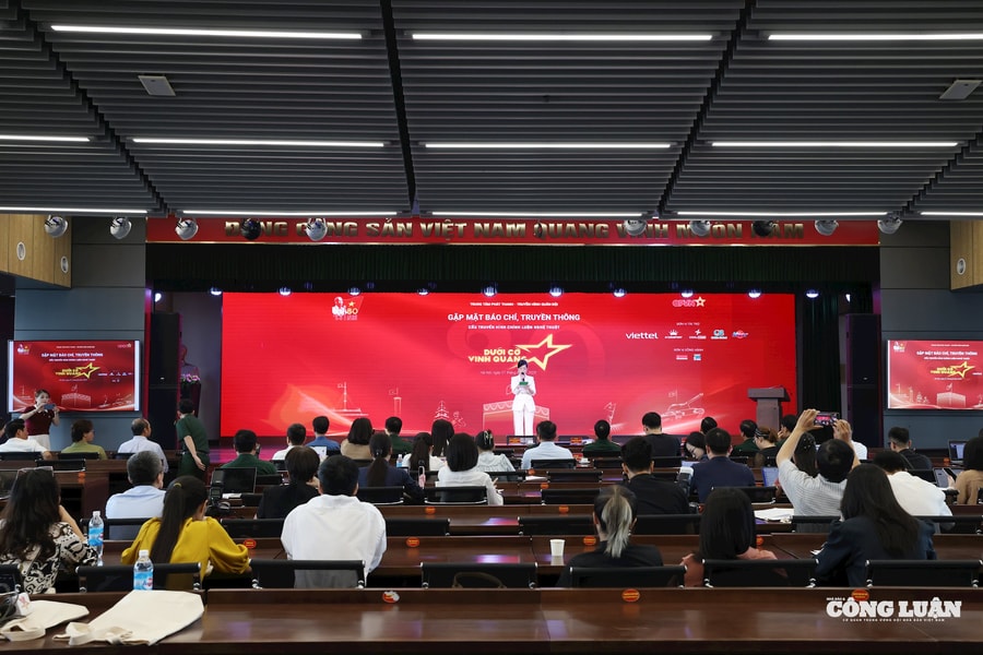 Cầu truyền hình “Dưới cờ vinh quang”: Giao thoa nghệ thuật và công nghệ tôn vinh giá trị dân tộc