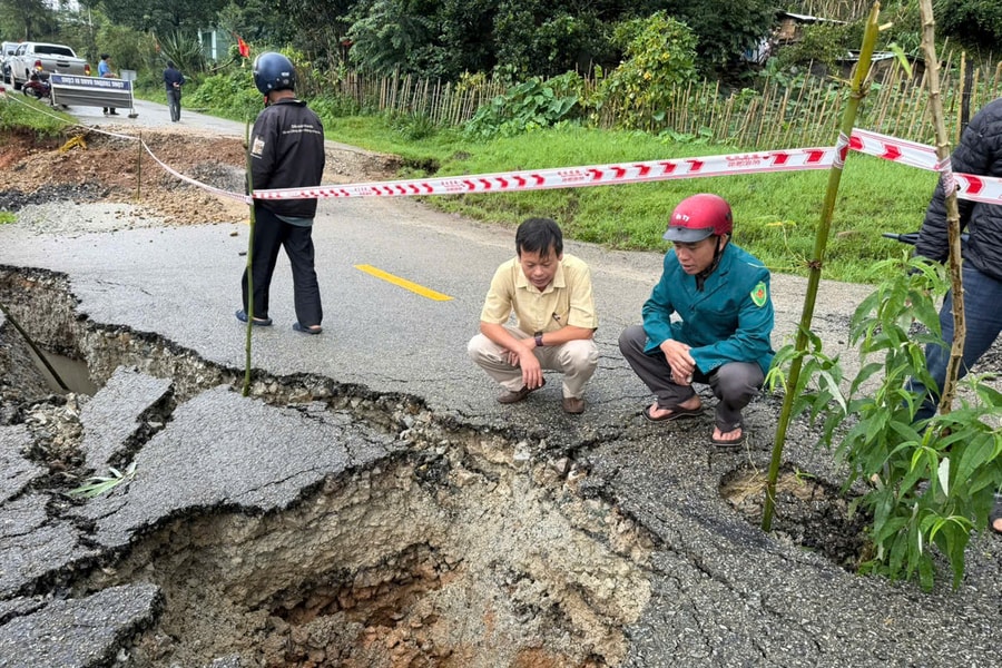 Xuất hiện 'hố tử thần' sâu hơn 1,2m trên quốc lộ nối Quảng Ngãi - Đà Nẵng
