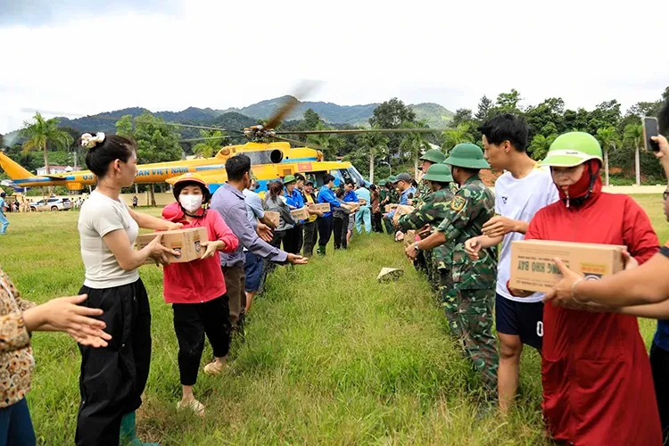 Bộ Quốc phòng điều động máy bay vận chuyển hàng cứu trợ cho tỉnh Điện Biên