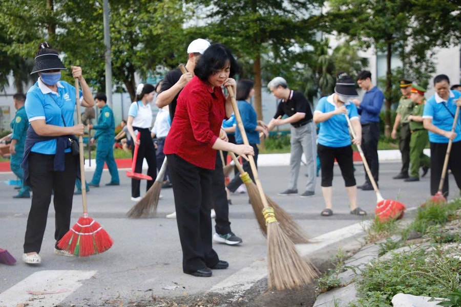 126 xã, phường Hà Nội đồng loạt ra quân tổng vệ sinh, hướng tới Thủ đô 'sáng - xanh - sạch - đẹp'
