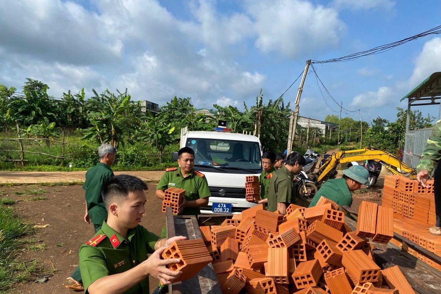 Đắk Lắk: Công an xã Ea Khăl chung tay vì một xã hội “không ai bị bỏ lại phía sau”