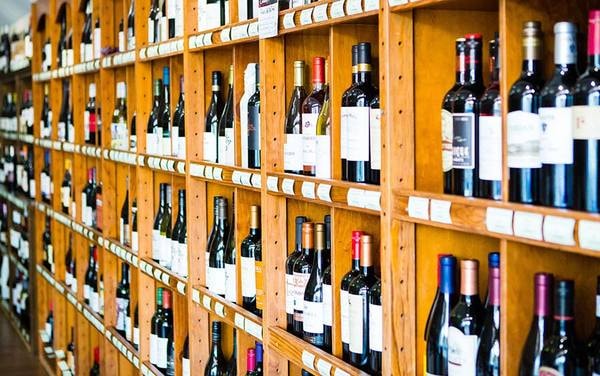 Cắt giảm, đơn giản hóa điều kiện về bán buôn rượu, sản phẩm thuốc lá, kinh doanh xăng dầu