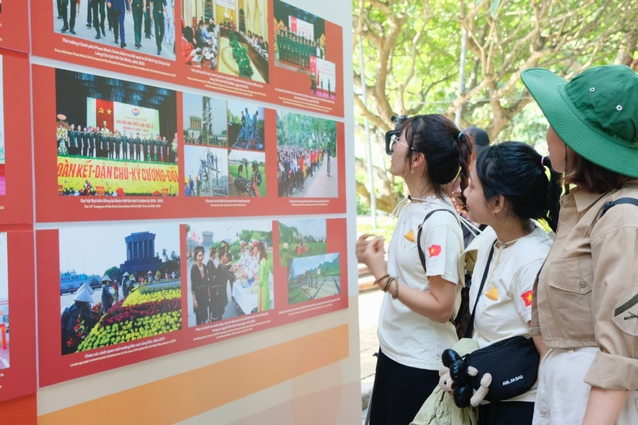 'Lăng Bác – Trái tim Tổ quốc': Không gian trầm lắng, lan tỏa tinh thần yêu nước