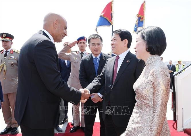 Chủ tịch nước Lương Cường đến Cairo, bắt đầu chuyến thăm cấp Nhà nước Cộng hòa Ai Cập