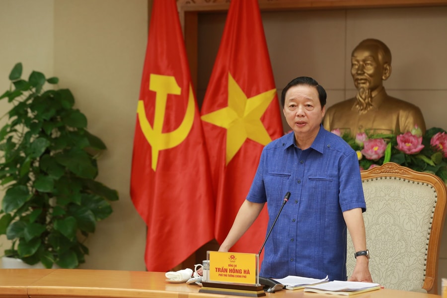 Xác lập rõ vị trí trung tâm của tổ hợp 'Kinh tế – Xã hội – Môi trường' trong định hướng phát triển