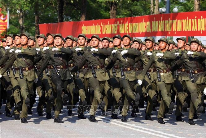 Thực hành cơ động lực lượng, vũ khí chuẩn bị diễu binh, diễu hành tại Quảng trường Ba Đình