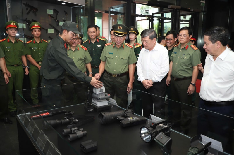 Khai mạc Triển lãm 'Công an nhân dân Việt Nam - 80 năm vì bình yên cuộc sống'