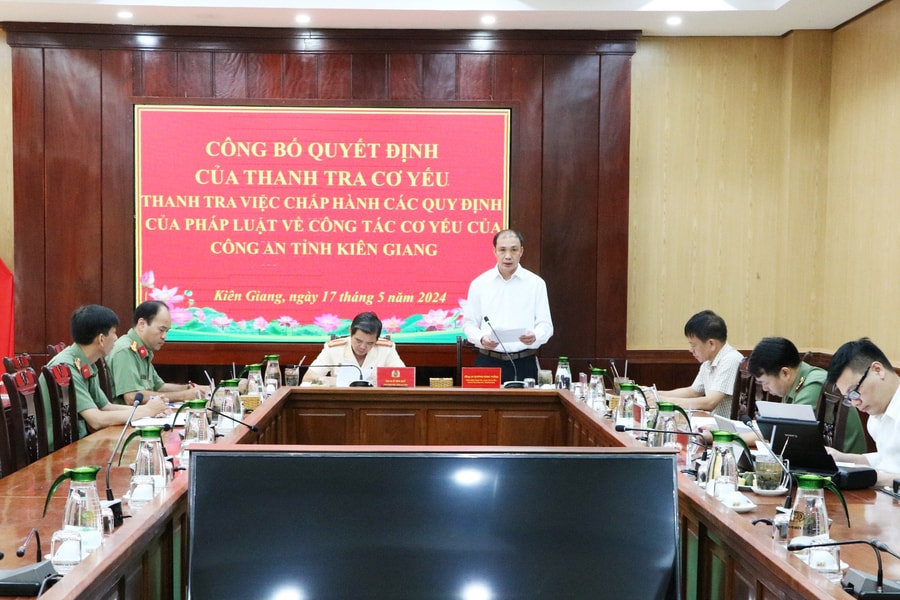 Chánh Thanh tra Cơ yếu do Bộ trưởng Bộ Quốc phòng bổ nhiệm sau khi có ý kiến của Tổng Thanh tra Chính phủ