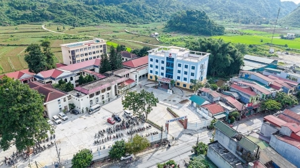 Người dân Quản Bạ yên tâm chăm sóc sức khỏe tại cơ sở y tế mới