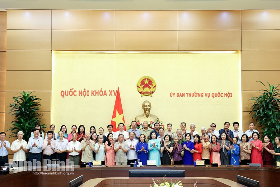 Phó Chủ tịch Quốc hội Nguyễn Thị Thanh gặp mặt Đoàn ĐBQH các khóa tỉnh Ninh Bình