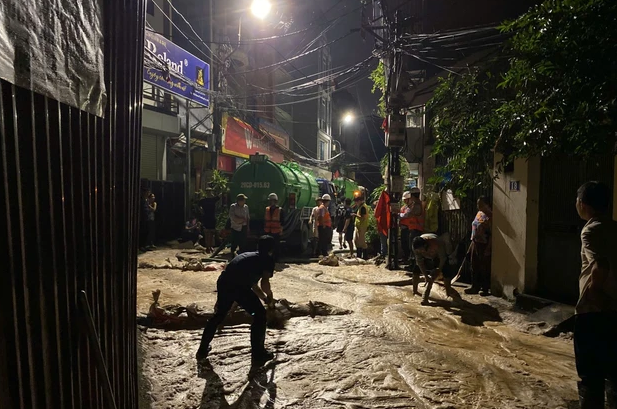 Bùn lại trào khi đào ga ngầm đường sắt đô thị, chủ đầu tư lên tiếng