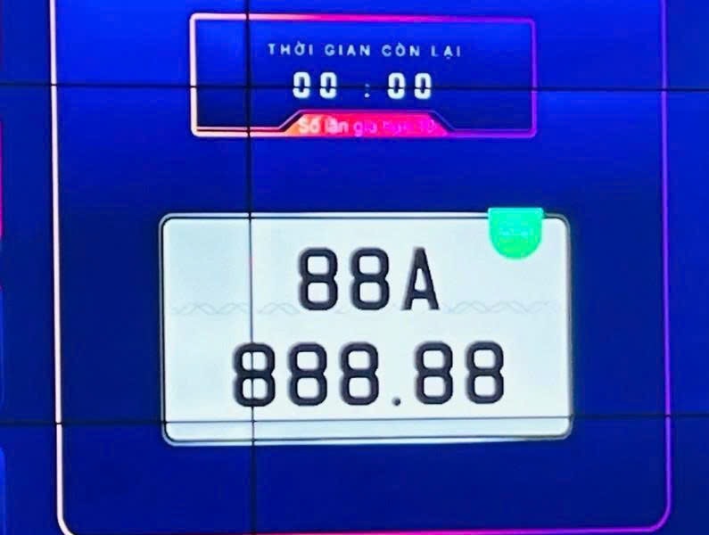 Biển số 88A-888.88 trúng đấu giá gần 15 tỉ đồng