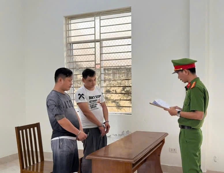 Bắt 2 đối tượng giả danh Công an 'cướp' tiền trên chiếu bạc