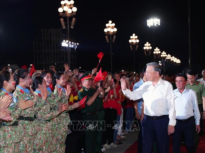 Tổng Bí thư Tô Lâm dự Chương trình chính luận nghệ thuật 'Dưới cờ vinh quang'