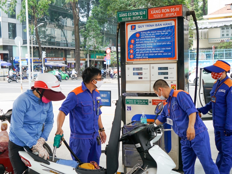 Giá xăng dầu hôm nay 10/10: Giá xăng giảm về dưới mốc 20.000 đồng/lít