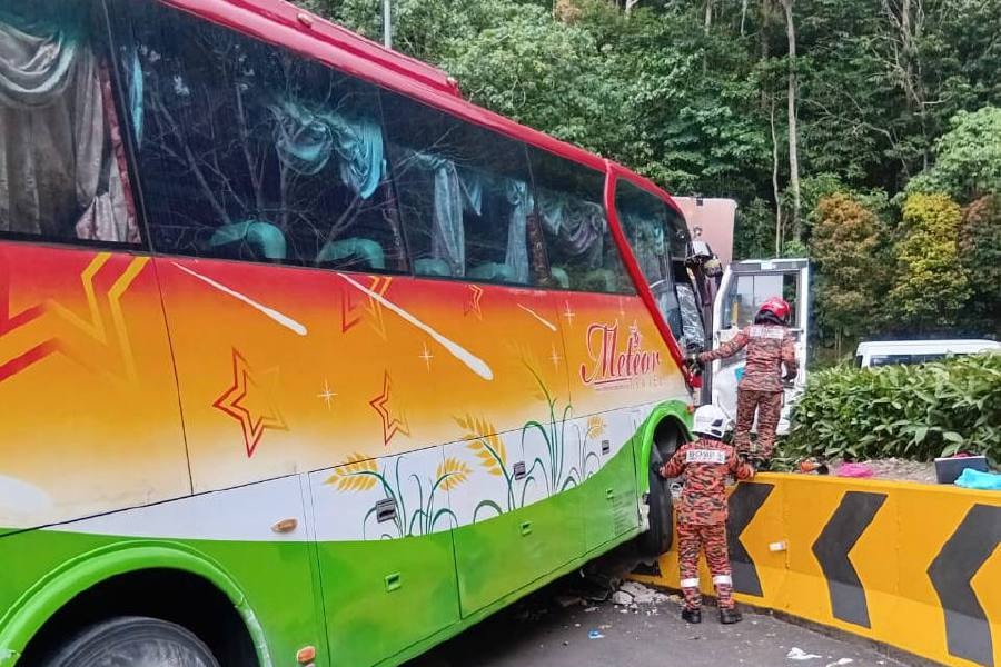 Báo Straits Times: Xe buýt chở du khách Việt Nam va chạm tại Malaysia, không có thương vong nghiêm trọng