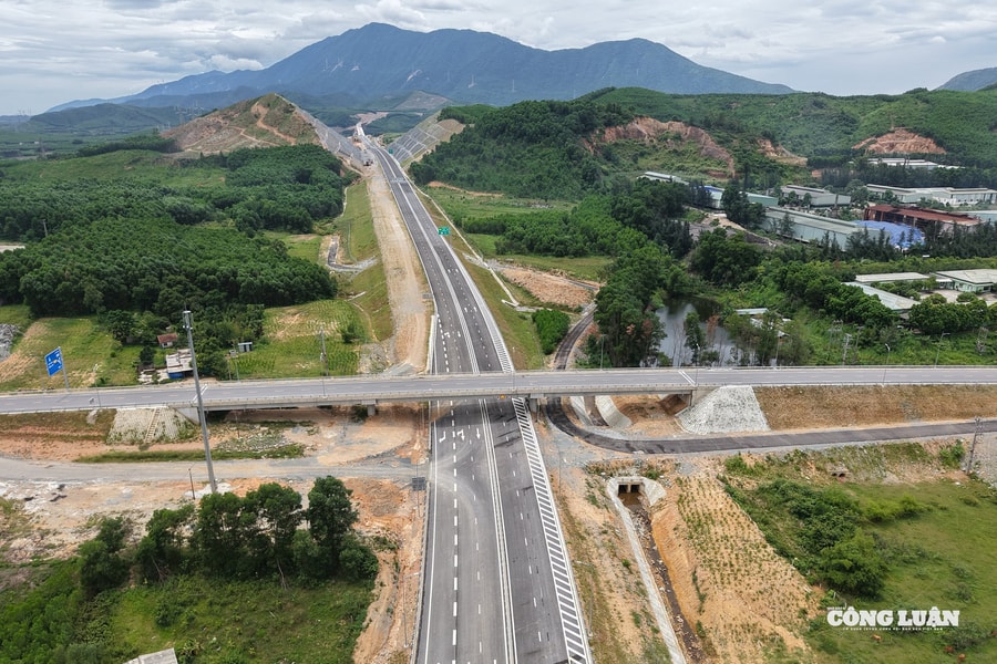 Bứt tốc để hoàn thiện 2 tuyến cao tốc trọng điểm qua Quảng Trị