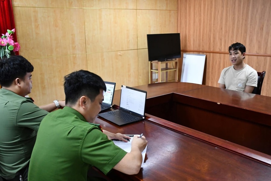 Tạm giữ 5 đối tượng chuyên chiếm quyền tài khoản Facebook, lừa đảo chiếm đoạt hơn 10 tỷ đồng