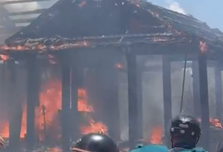 Hà Tĩnh: Cháy lớn giữa trưa thiêu rụi 3 ngôi nhà gỗ, thiệt hại gần 7 tỷ đồng