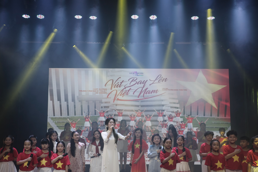 'Vút bay lên Việt Nam' - MV truyền cảm hứng yêu nước cho tuổi trẻ dịp Quốc khánh 2/9