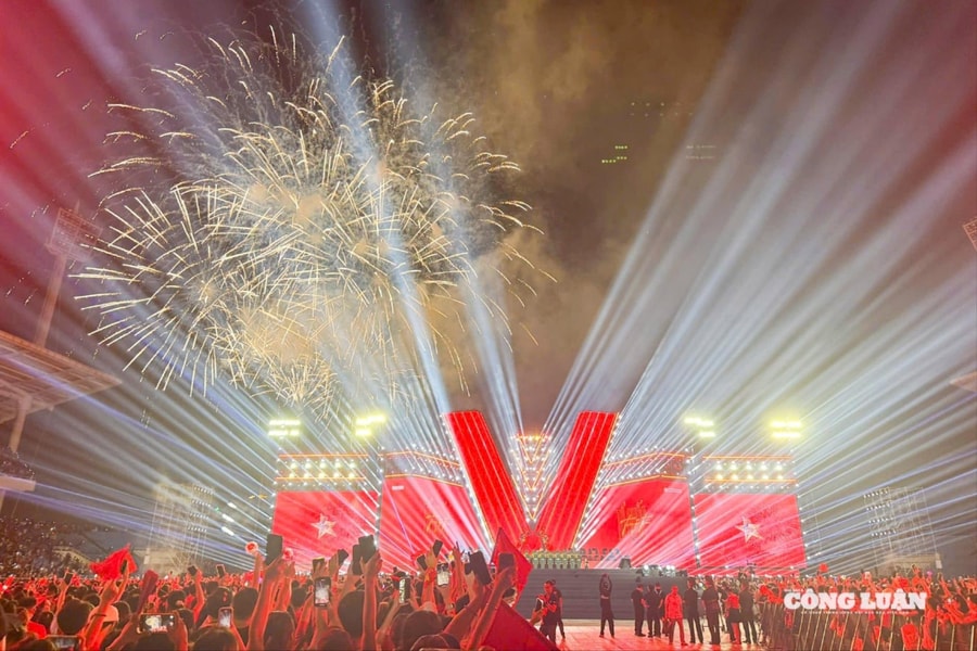 'Tổ quốc trong tim' khơi dậy niềm tự hào và tình yêu quê hương đất nước