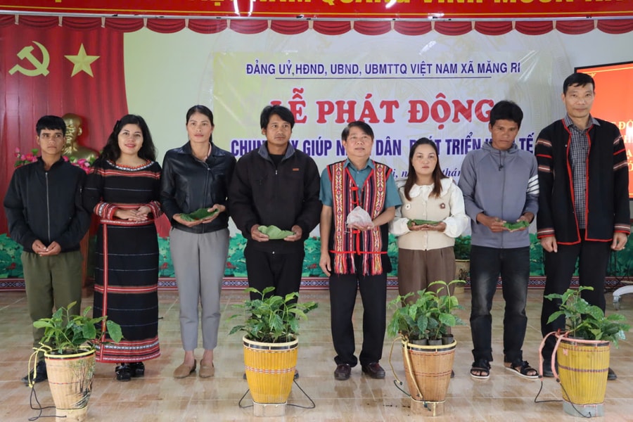 Quảng Ngãi: Ủng hộ gần 2 tỷ đồng giúp người dân khắc phục thiệt hại do bão số 3