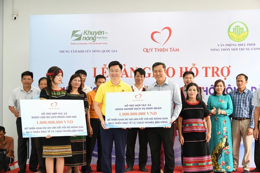 Quỹ Thiện Tâm đón nhận Huân chương Lao động hạng Nhất