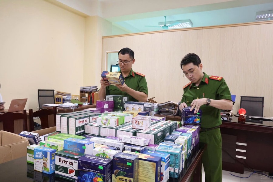 Bóc gỡ đường dây sản xuất thực phẩm bảo vệ sức khỏe giả, thu giữ hàng chục triệu sản phẩm