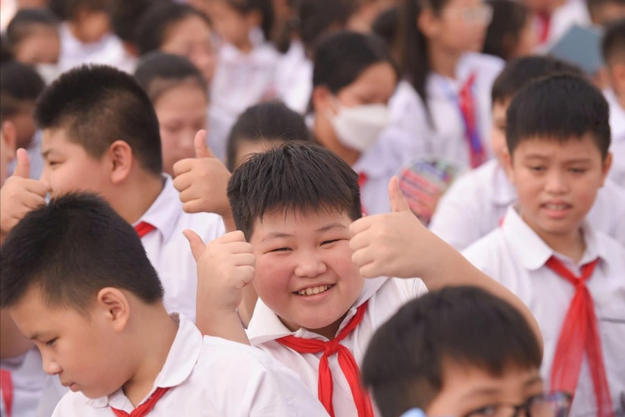 Sáng kiến biến hoa khai giảng thành học bổng cho học sinh nghèo