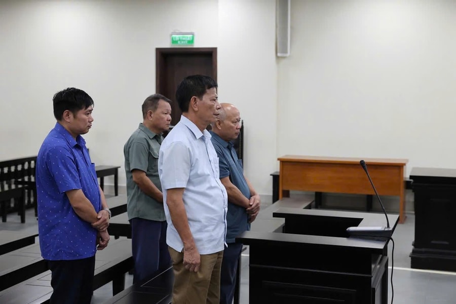 Loạt cựu cán bộ xã Minh Trí lĩnh án tù vì chuyển nhượng đất không đúng quy định