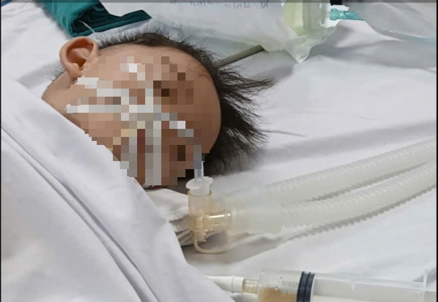 Bé trai sinh non 27 tuần, nặng 700g thoát cửa tử sau vụ đuối nước