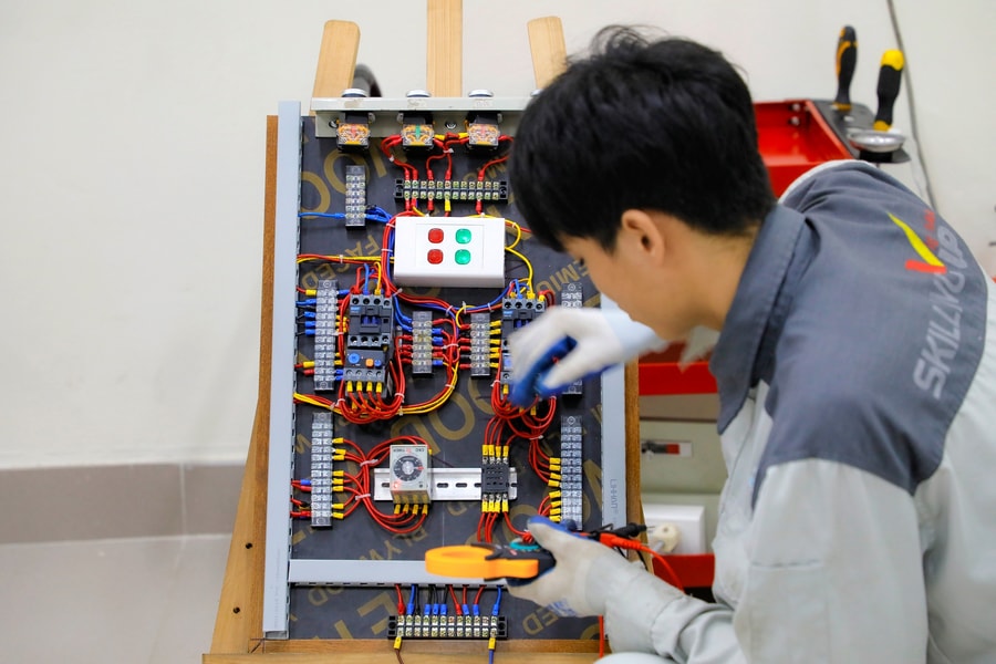 Tháo gỡ nút thắt dạy văn hóa THPT trong trường nghề: Học sinh 9+ mong chờ đổi mới