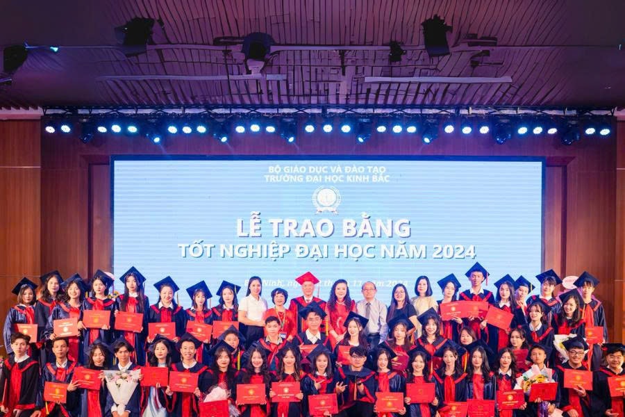 Trường ĐH Kinh Bắc bị đình chỉ đào tạo vẫn thông báo sinh viên đi học trở lại