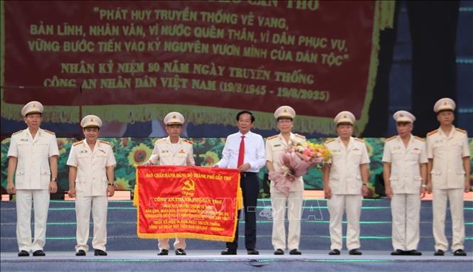 Trang trọng kỷ niệm 80 năm Ngày truyền thống lực lượng Công an nhân dân