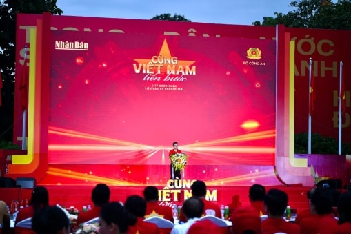 Hơn 20.000 người Vietcombank hòa nhịp “Cùng Việt Nam tiến bước”
