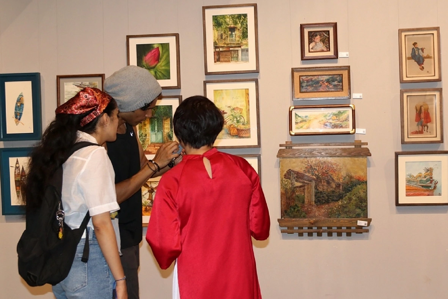 Triển lãm ‘Nước non ngàn dặm’: Khơi dậy tình yêu quê hương, đất nước Việt Nam