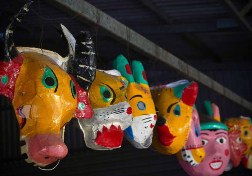 Những nghệ nhân miệt mài 'thổi hồn' cho mặt nạ giấy bồi truyền thống