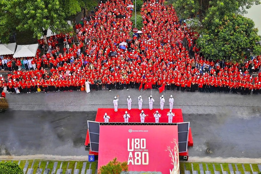 Phương Đông Asahi xác lập kỷ lục với “Sự kiện hát Quốc ca có số lượng người cao tuổi tham gia đông nhất tại Việt Nam”