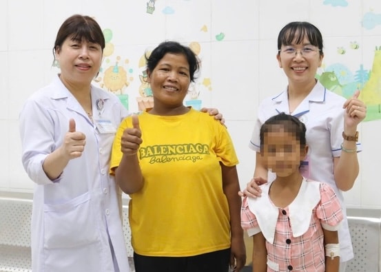 Bé gái 8 tuổi mắc viêm não HSV được cứu sống ngoạn mục