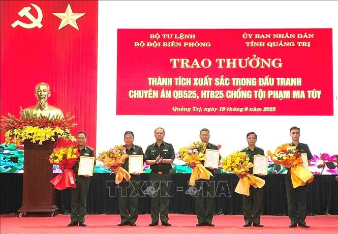 Khen thưởng các lực lượng phá thành công 2 chuyên án lớn về ma túy