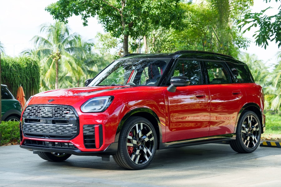 MINI John Cooper Works Countryman thế hệ mới giá 2,789 tỷ đồng