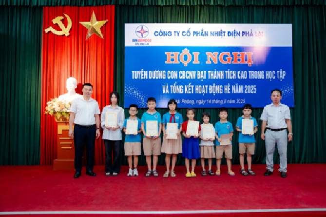 PPC khen thưởng các cháu đạt thành tích cao trong học tập