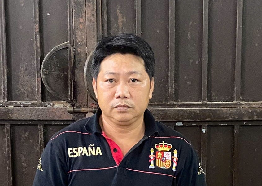 18 năm trốn truy nã tại nước ngoài, đối tượng bị bắt giữ ngay sân bay khi trở về nước