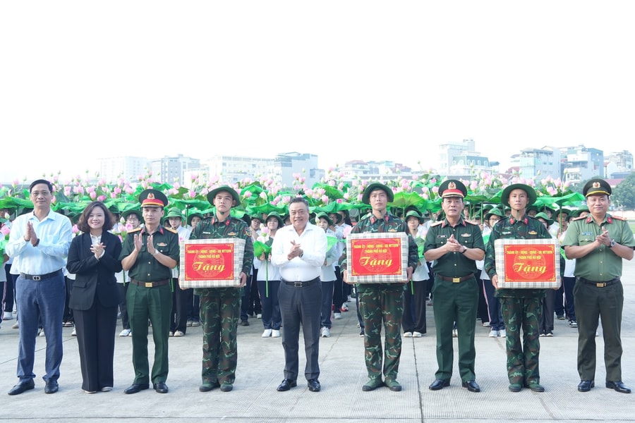 Chủ tịch UBND TP Hà Nội thăm, động viên lực lượng chuẩn bị Lễ diễu binh, diễu hành 80 năm Quốc khánh 2/9