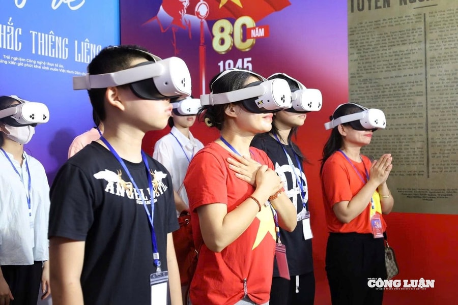 Lễ công bố dự án trải nghiệm VR “Trở về thời khắc thiêng liêng’’