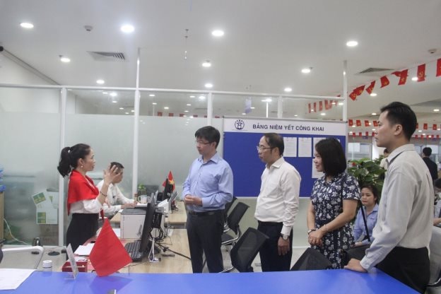 Hà Nội đề xuất đẩy mạnh loại bỏ các yêu cầu chứng thực không cần thiết, triển khai mô hình “Trạm số hóa”