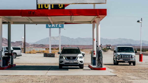 Đổ xăng ô tô quá đầy gây hậu quả gì?