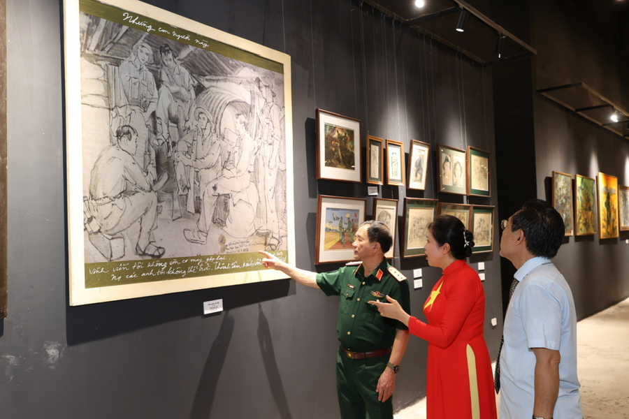 Những ngày tháng hào hùng qua các tác phẩm mỹ thuật tại Bảo tàng Lịch sử Quân sự Việt Nam