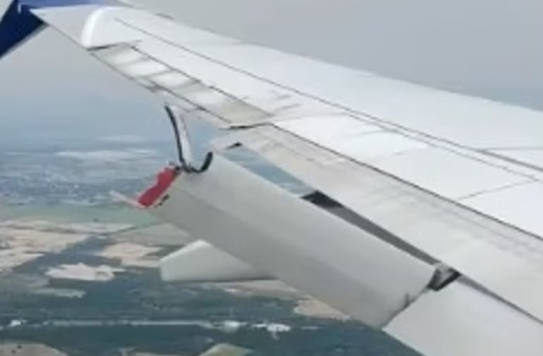 Video máy bay Boeing 737 gãy cánh khi đáp xuống Texas