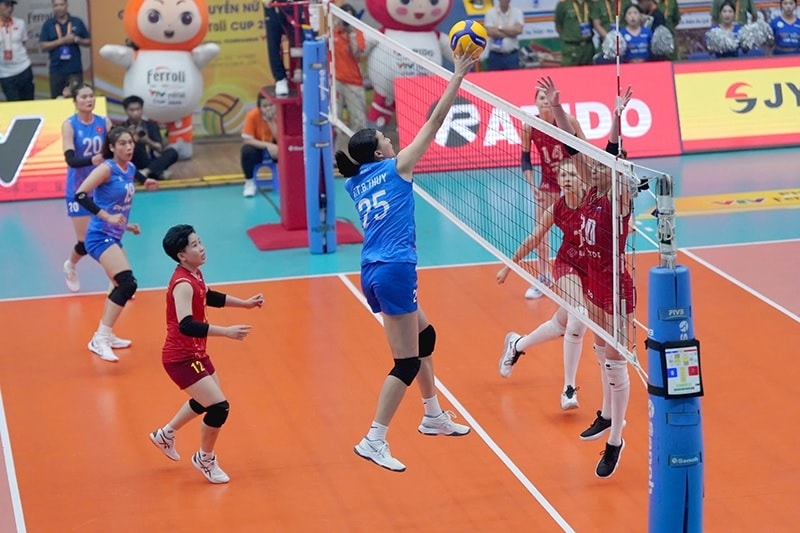 Điểm tin thể thao 21/8: Trung vệ Việt Anh phải khâu 14 mũi, tuyển bóng chuyền nữ Việt Nam sẵn sàng cho giải thế giới